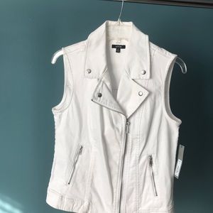 Sleeveless White Denim Collared Jean Jacket